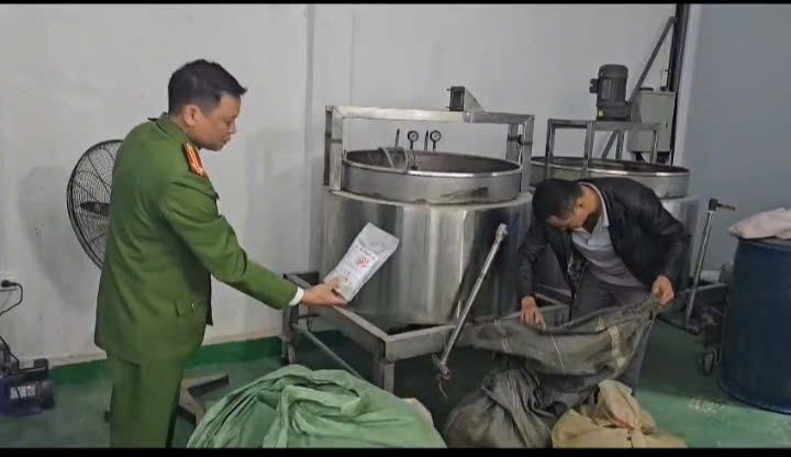 Kiểm tra 5 địa điểm , triệt phá đường dây buôn bán thuốc giả quy mô lớn tại Thanh Hóa - Ảnh 5.