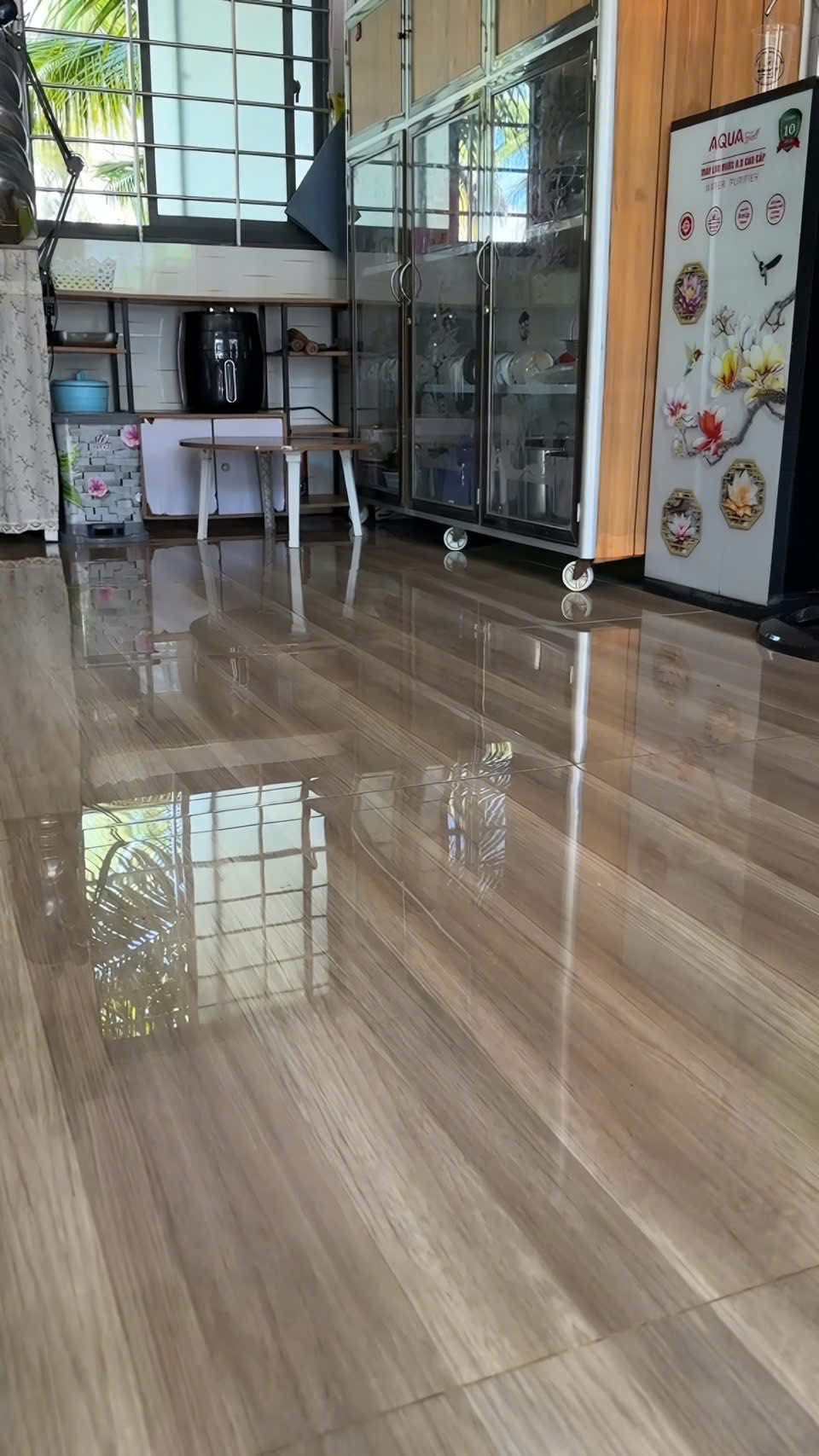 Công thức lau nhà đơn giản giúp sàn bóng loáng và thơm ngát đón Tết 2026