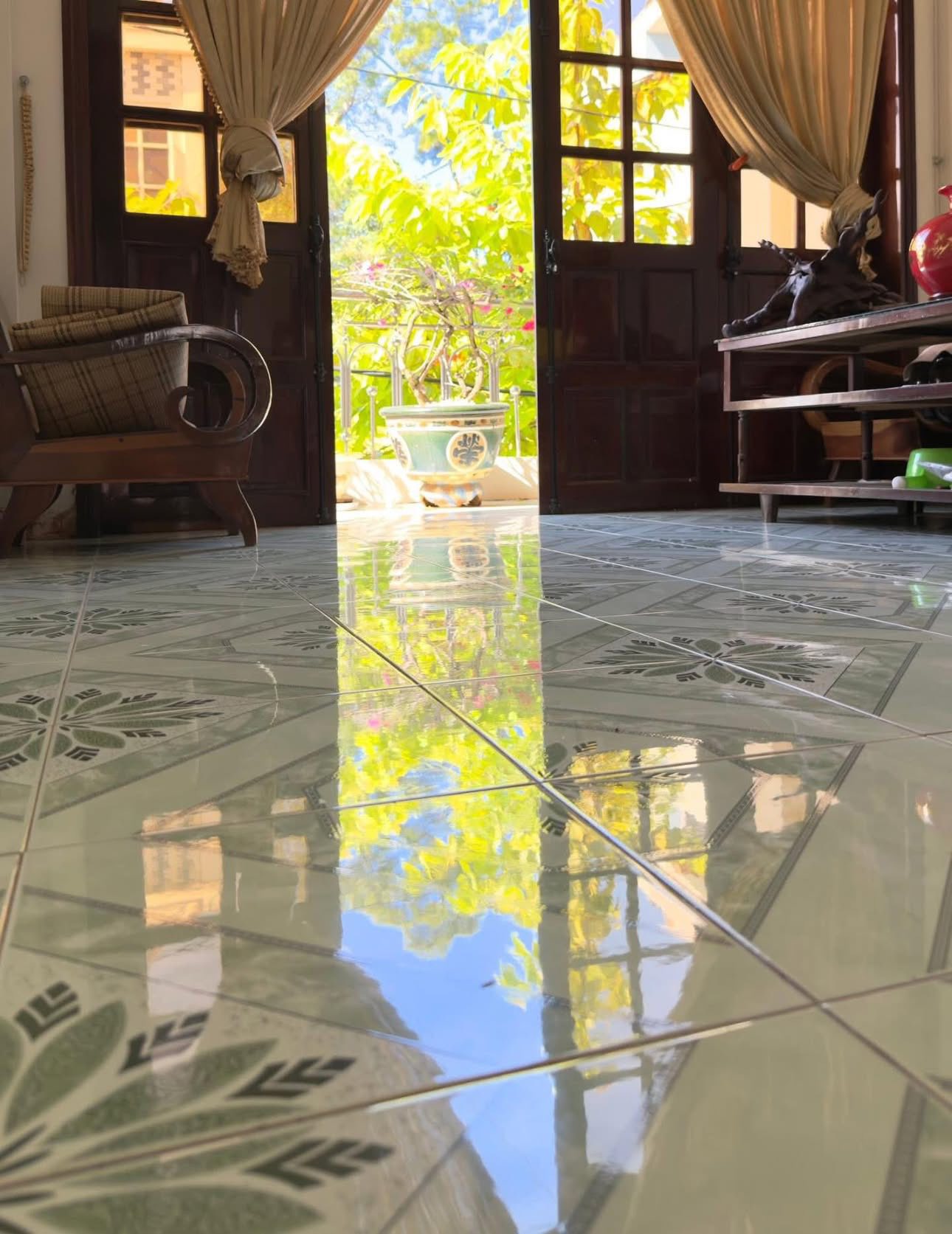 Công thức lau nhà đơn giản giúp sàn bóng loáng và thơm ngát đón Tết 2026