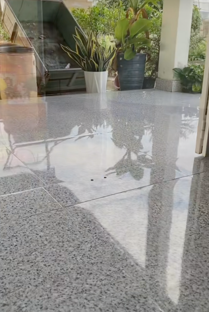 Công thức lau nhà đơn giản giúp sàn bóng loáng và thơm ngát đón Tết 2026