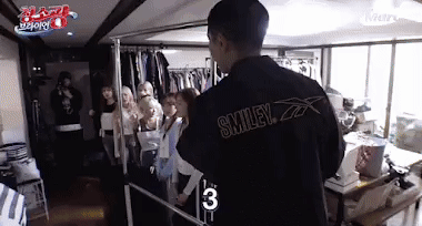 Kinh hoàng nhóm nhạc nữ ở bẩn đến mức người giúp việc 