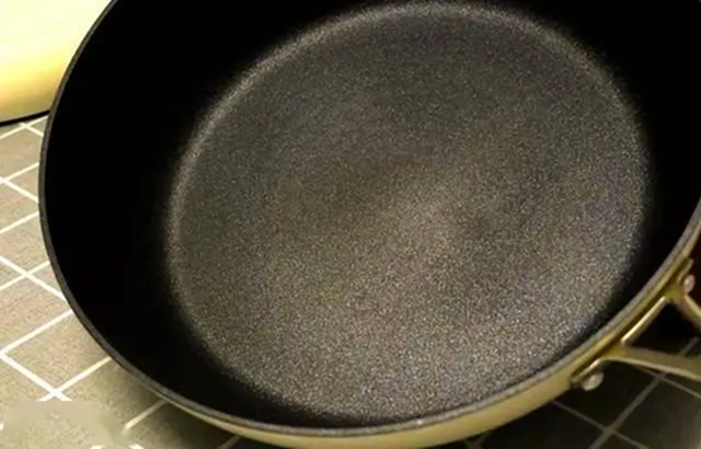 4 đồ dùng nhà bếp nên dừng dùng ngay: Bác sĩ cảnh báo nguy cơ nằm trong “danh sách gây ung thư”, hầu như nhà nào cũng có- Ảnh 1.