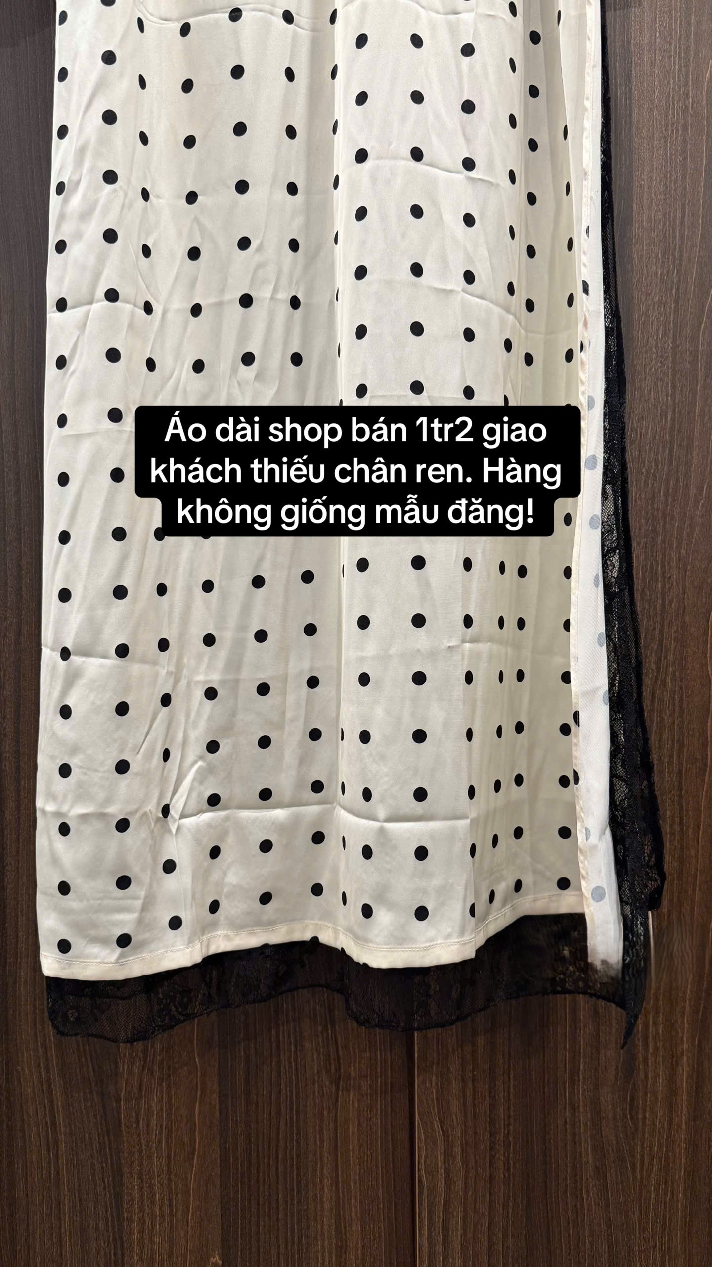Cô gái khóc thét vì mua áo dài 1,2 triệu khác xa ảnh mẫu, tức nhất là thái độ phủi tay của shop online Cô gái khóc thét vì mua áo dài 1,2 triệu khác xa ảnh mẫu, tức nhất là thái độ phủi tay của shop online