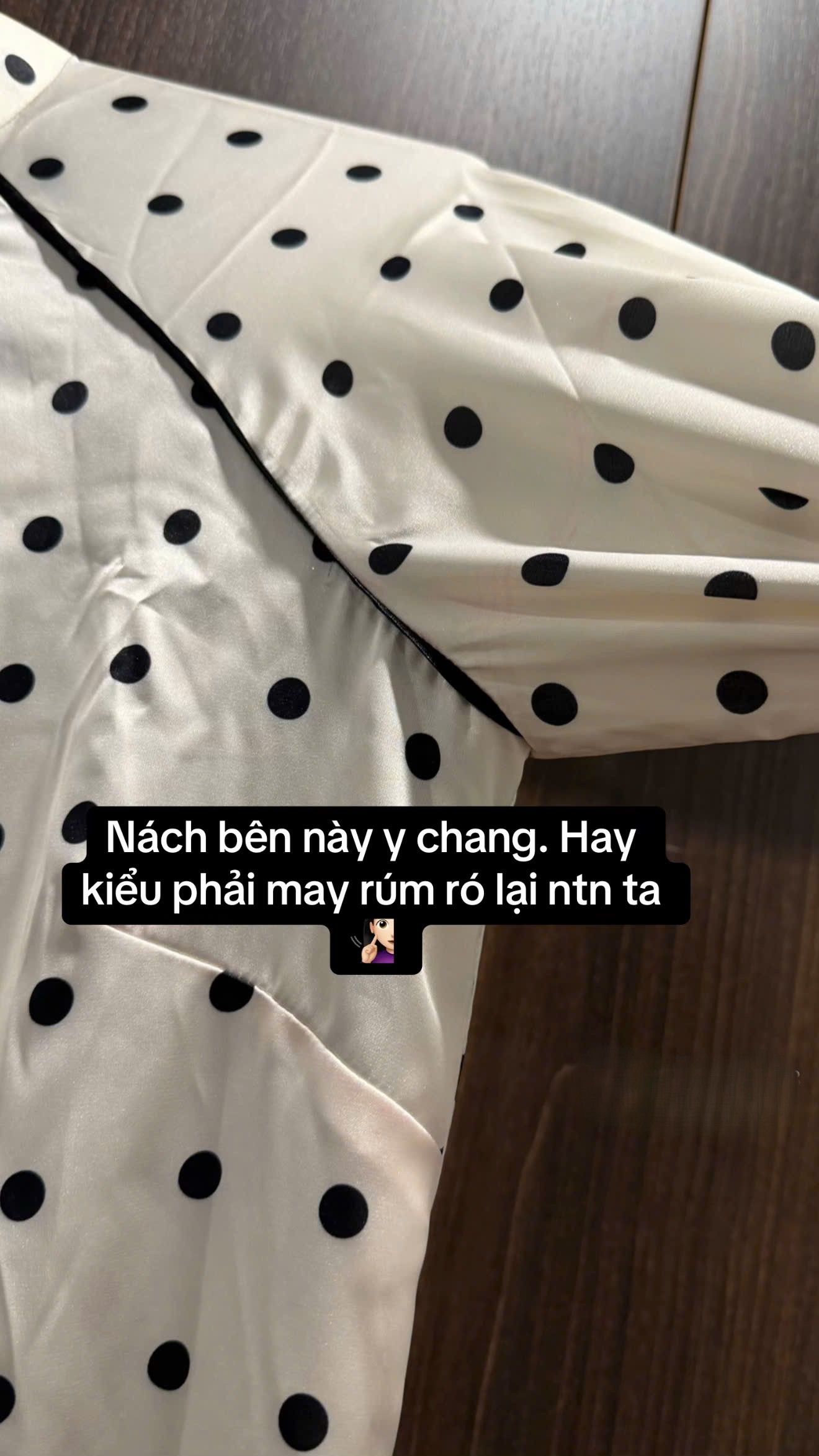 Cô gái khóc thét vì mua áo dài 1,2 triệu khác xa ảnh mẫu, tức nhất là thái độ phủi tay của shop online Cô gái khóc thét vì mua áo dài 1,2 triệu khác xa ảnh mẫu, tức nhất là thái độ phủi tay của shop online