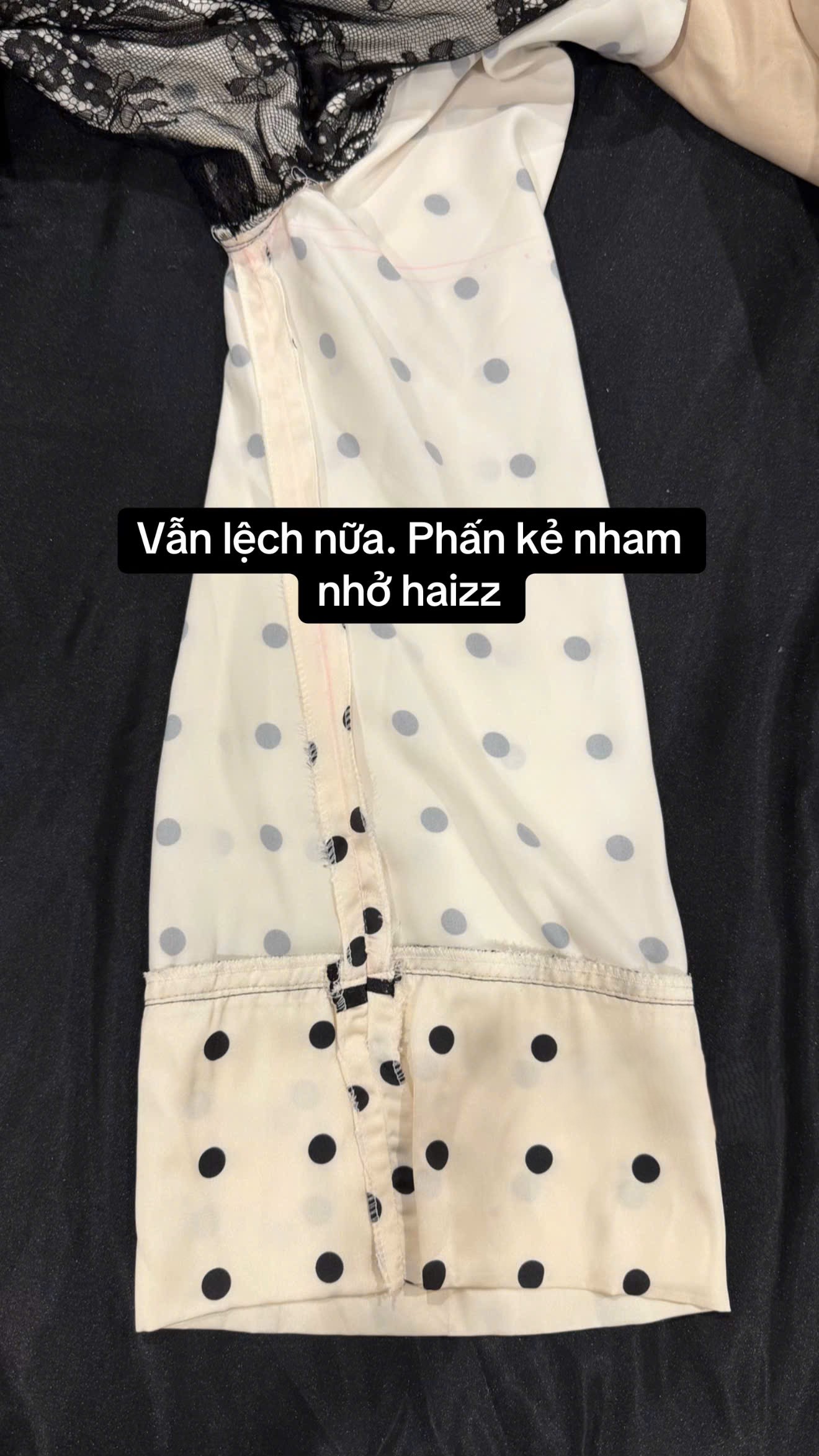 Cô gái khóc thét vì mua áo dài 1,2 triệu khác xa ảnh mẫu, tức nhất là thái độ phủi tay của shop online Cô gái khóc thét vì mua áo dài 1,2 triệu khác xa ảnh mẫu, tức nhất là thái độ phủi tay của shop online