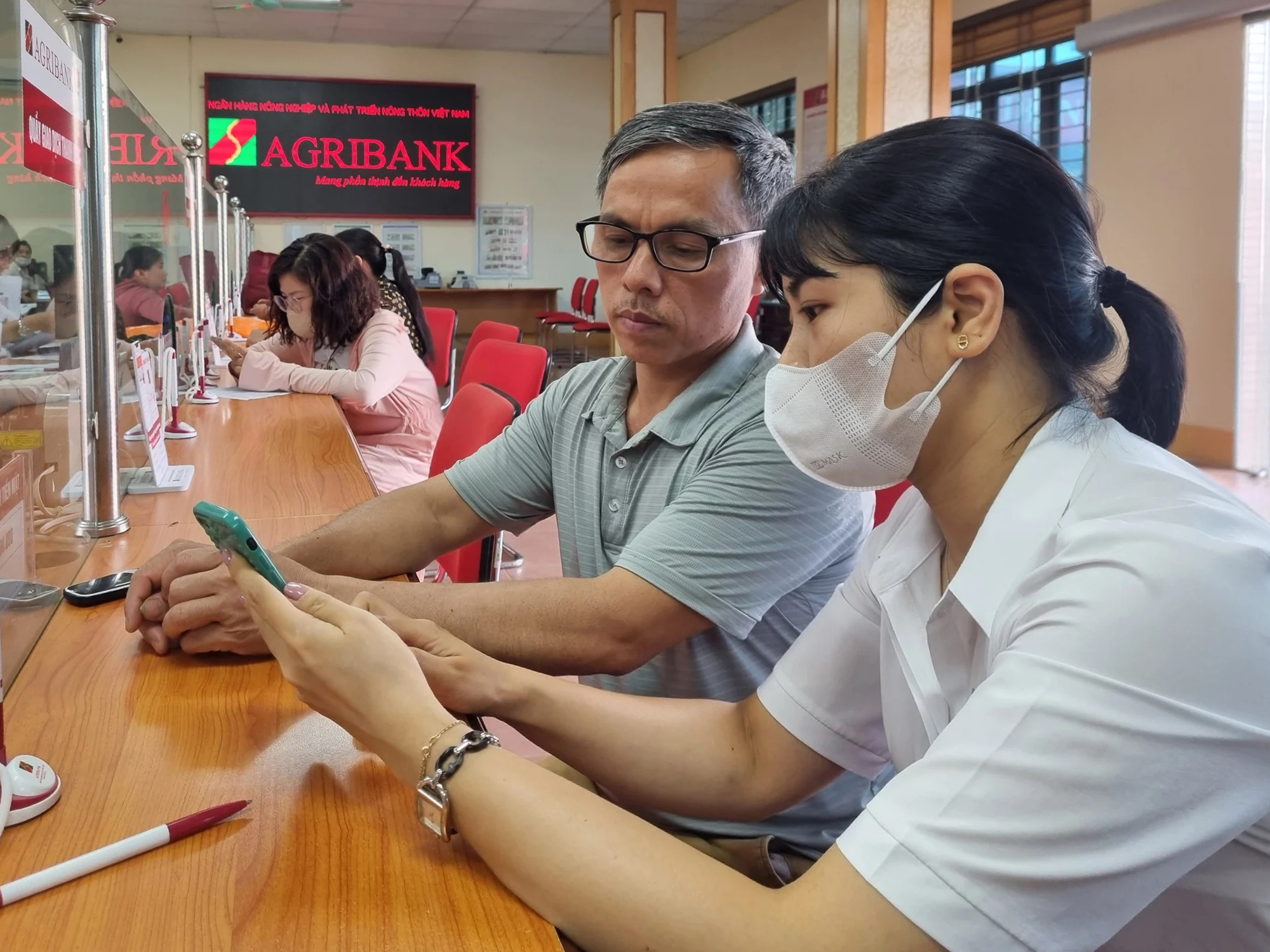 Agribank ngừng giao dịch rút / chuyển tiền qua ứng dụng từ 1 / 3 / 2026 - Ảnh 1. Agribank ngừng giao dịch rút / chuyển tiền qua ứng dụng từ 1 / 3 / 2026 - Ảnh 1.