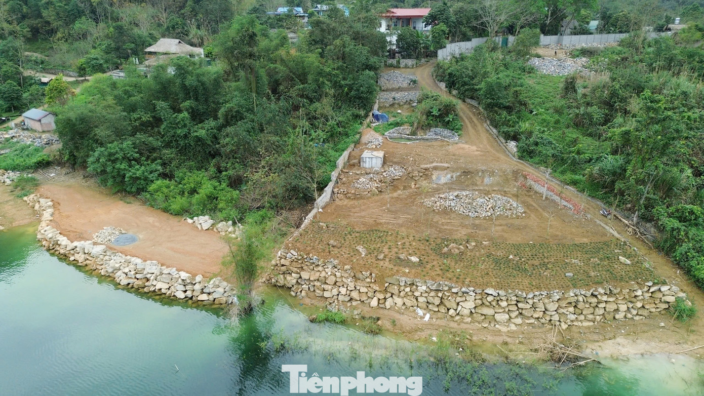 Chủ tịch tỉnh Phú Thọ chỉ đạo xử lý vi phạm lấn hồ hòa bình năm 2026 - Ảnh 2. Chủ tịch tỉnh Phú Thọ chỉ đạo xử lý vi phạm lấn hồ hòa bình năm 2026 - Ảnh 2.