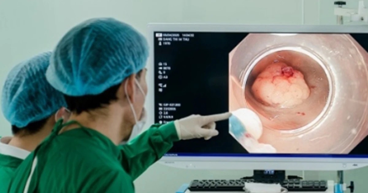 Sụt 5kg trong 1 tháng , người đàn ông 47 tuổi phát hiện ung thư thực quản nguy hiểm - Ảnh 1.