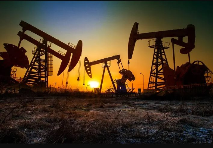 Tại sao giá xăng vẫn tăng Dù Mỹ sản xuất kỷ lục 13 , 7 triệu thùng dầu mỗi ngày? - Ảnh 1.