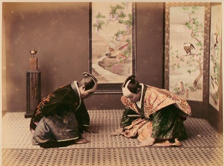 Vì sao văn hóa Nhật Bản lại coi trọng việc cúi chào trong giao tiếp hàng ngày? - Ảnh 3.