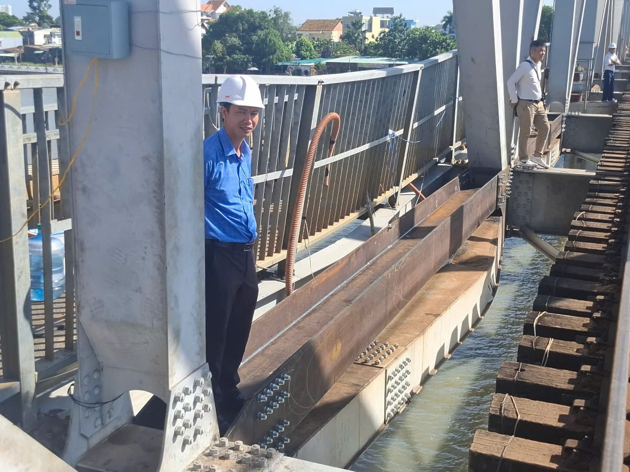 Thông tàu Bắc - Nam qua cầu Ghềnh sau 5 ngày tê liệt vào năm 2026 - Ảnh 3.