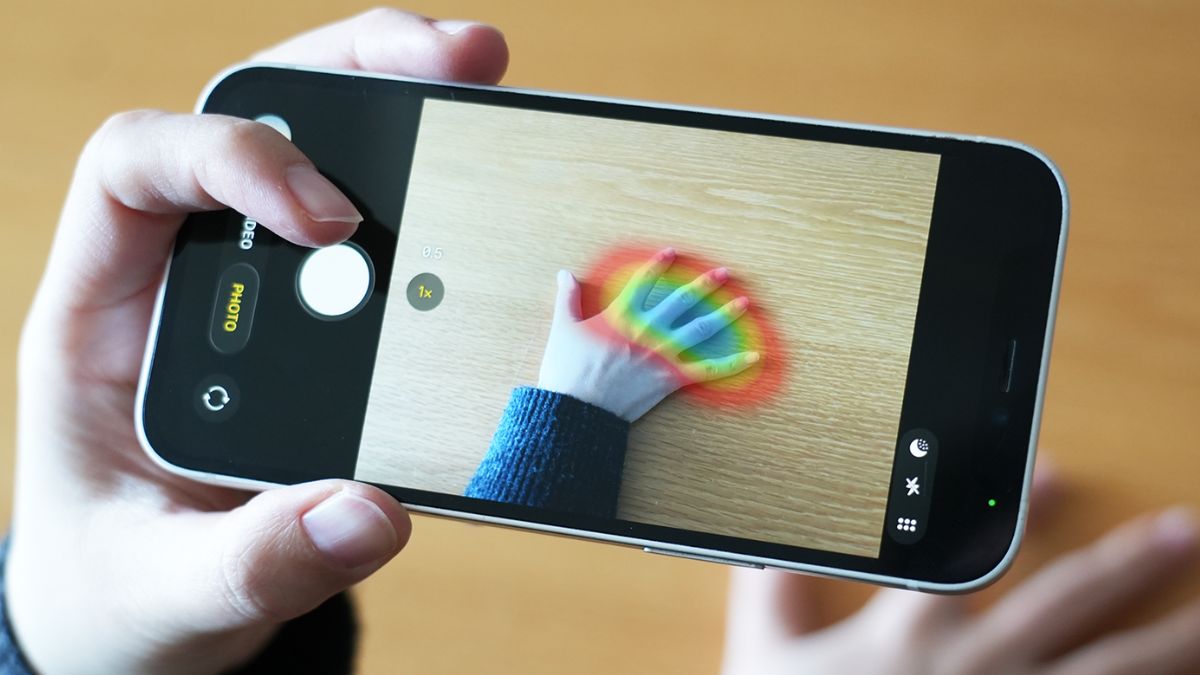 Chụp ảnh bàn tay, phát hiện được bệnh hiếm gặp - Ảnh 1.