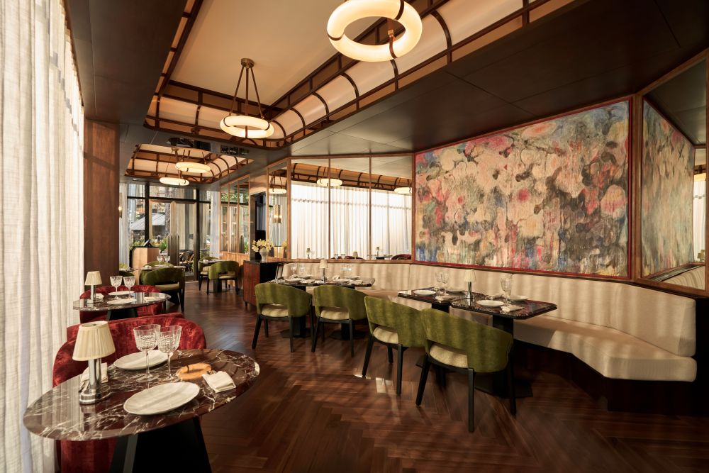 Khám phá du lịch Sài Gòn tại Rêve Ho Chi Minh City giữa lòng phố đồ cổ - Ảnh 1.