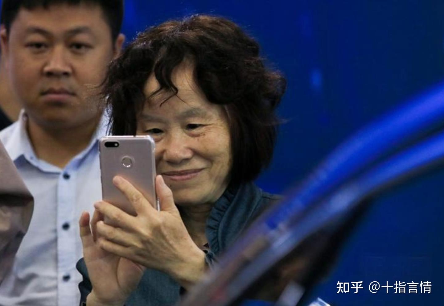 Bẫy tài chính cho người cao tuổi: Mẹ tôi nhận lương hưu 19 triệu nhưng không tích cóp được gì - Ảnh 2.