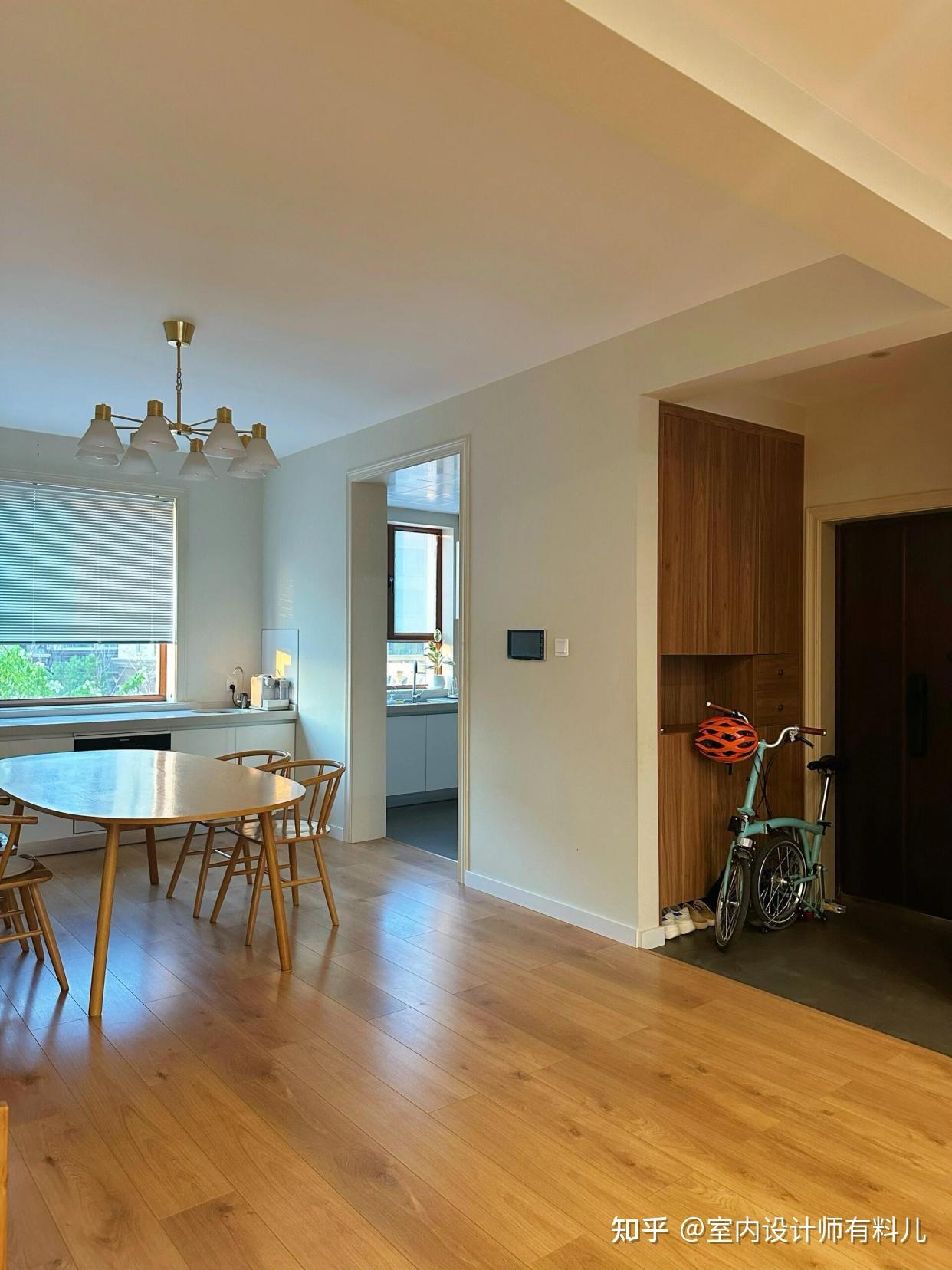 Ngôi nhà sạch đến “khó tin” của gia đình 4 người: Ít đồ, dễ dọn, tiết kiệm tiền mỗi tháng mà nhiều người không nhận ra- Ảnh 3.