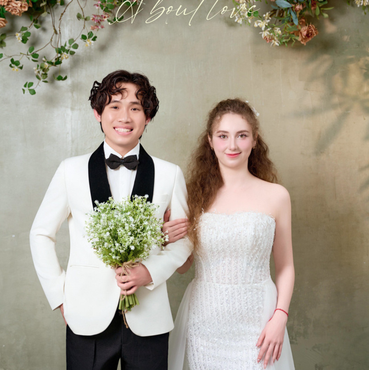 Cô gái Đức xinh đẹp lấy chồng Hưng Yên, ngỡ vàng vì thấy có 900 khách đến dự, cả xóm xuýt xoa khen 1 câu - Ảnh 1.