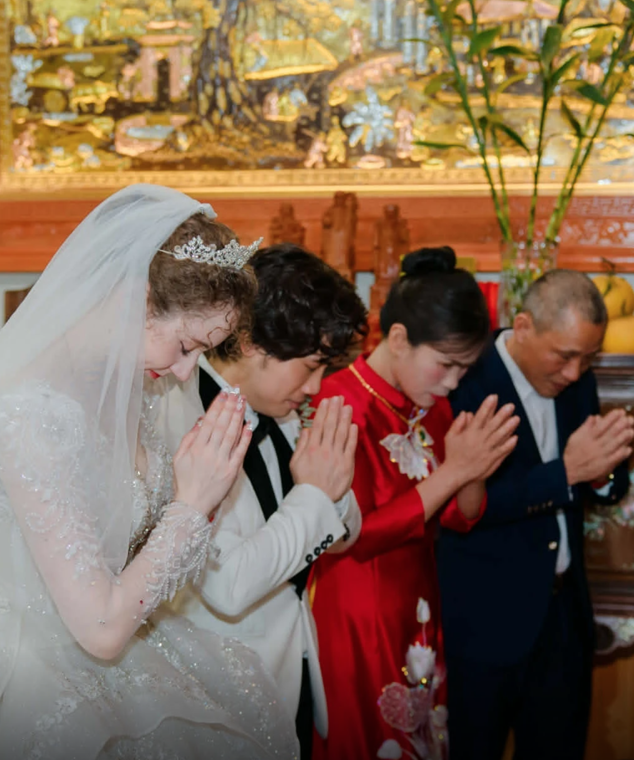 Cô gái Đức xinh đẹp lấy chồng Hưng Yên, ngỡ vàng vì thấy có 900 khách đến dự, cả xóm xuýt xoa khen 1 câu - Ảnh 3.