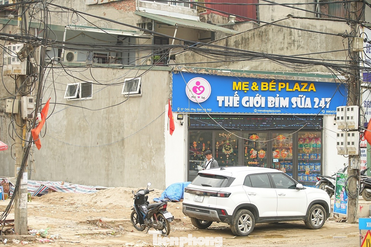 Kiến trúc kỳ dị của nhà mặt đường Vành đai 1 Hà Nội năm 2026 - Ảnh 18.