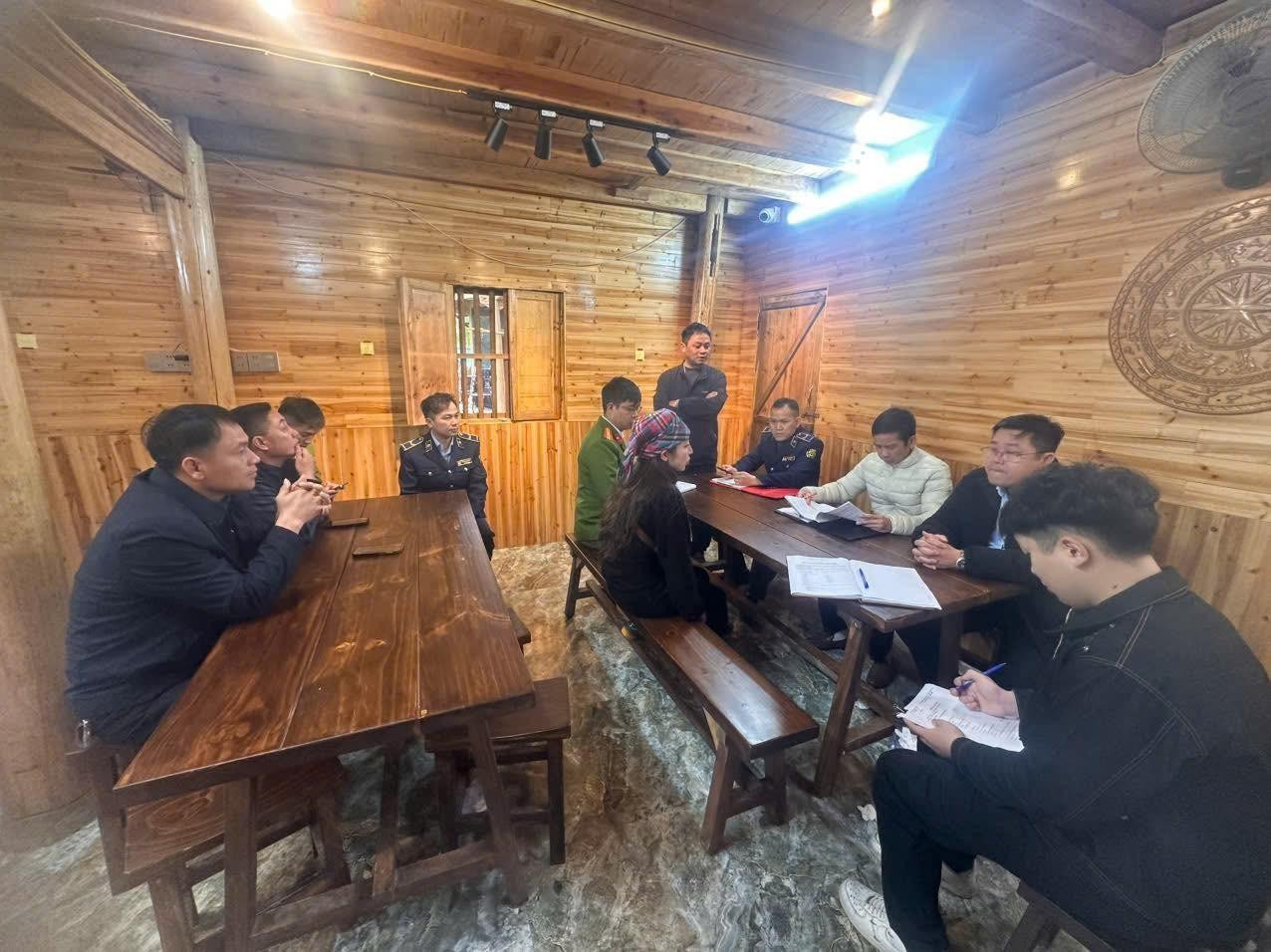 Mâm cơm 920 . 000 Đồng tại Lô Lô Chải và yêu cầu dừng hoạt động Homestay - Ảnh 2. Mâm cơm 920 . 000 Đồng tại Lô Lô Chải và yêu cầu dừng hoạt động Homestay - Ảnh 2.