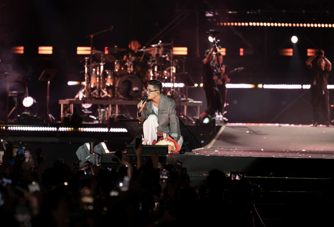 Vũ . - Hoàng tử nhạc suy Việt Nam tốt nghiệp Học viện Khoa học Quân sự Hà Nội - Ảnh 2. Vũ . - Hoàng tử nhạc suy Việt Nam tốt nghiệp Học viện Khoa học Quân sự Hà Nội - Ảnh 2.