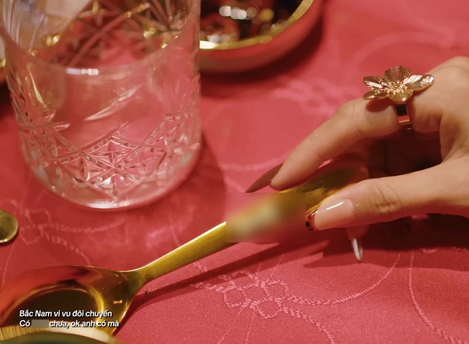 MV mới của RichChoi gây tranh cãi vì hình ảnh liên quan đến web cá độ - Ảnh 5.