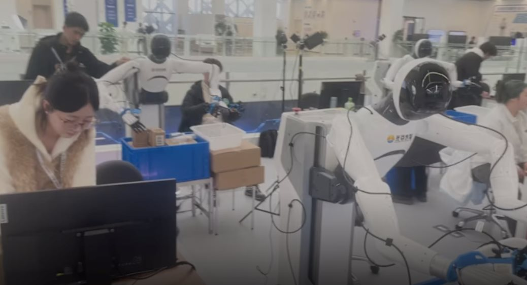 Bên trong ' vườn ươm robot ' Trung Quốc: Đột phá công nghệ AI cho robot hình người - Ảnh 3. Bên trong ' vườn ươm robot ' Trung Quốc: Đột phá công nghệ AI cho robot hình người - Ảnh 3.