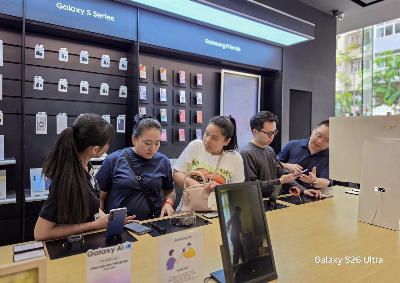 Samsung Galaxy S26 Ultra cháy hàng nhờ tính năng AI đột phá trong 2026 - Ảnh 2. Samsung Galaxy S26 Ultra cháy hàng nhờ tính năng AI đột phá trong 2026 - Ảnh 2.