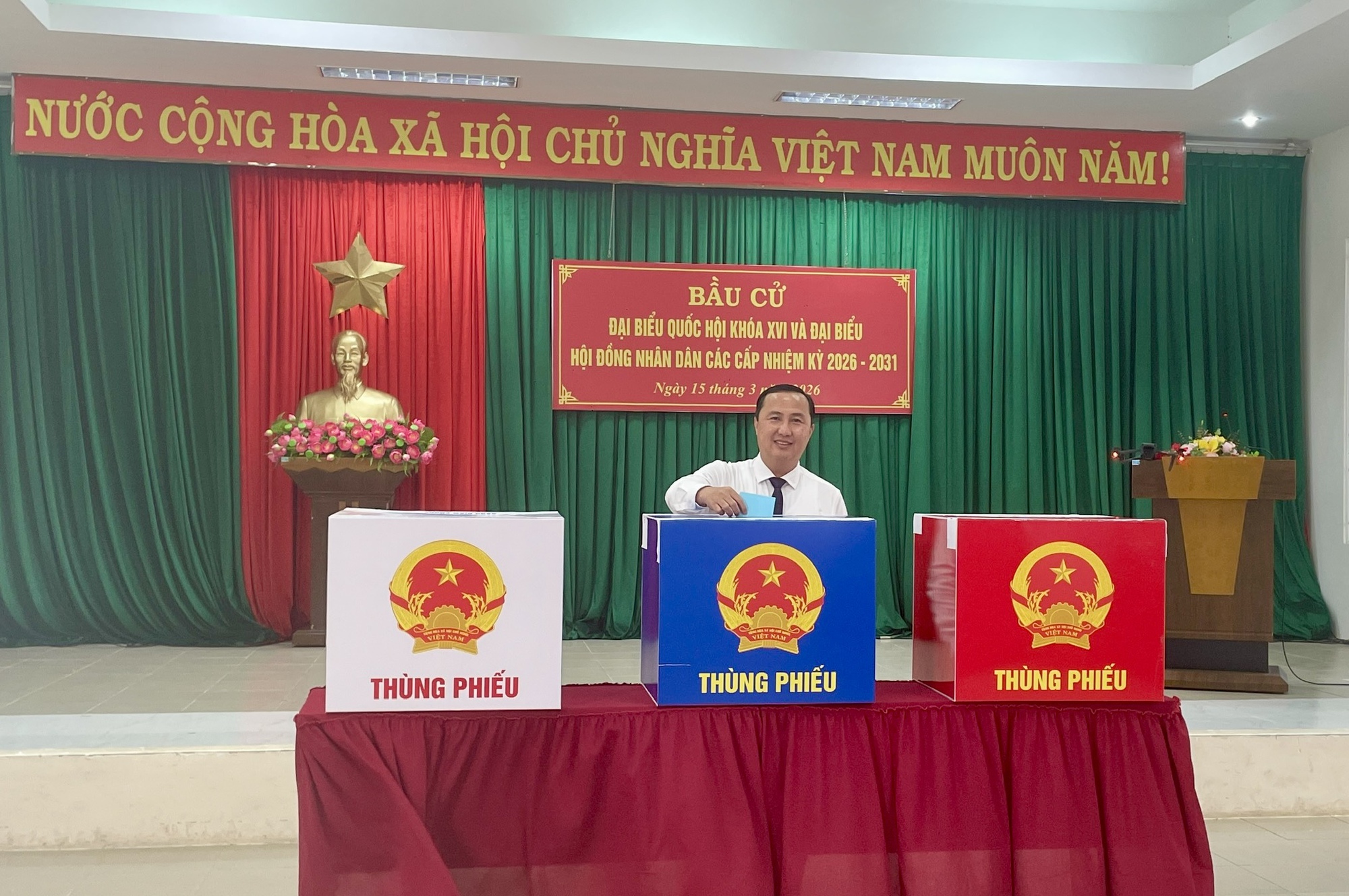 Cử tri Côn Đảo nô nức tham gia ngày bầu cử Quốc hội và HĐND 2026 - Ảnh 13.