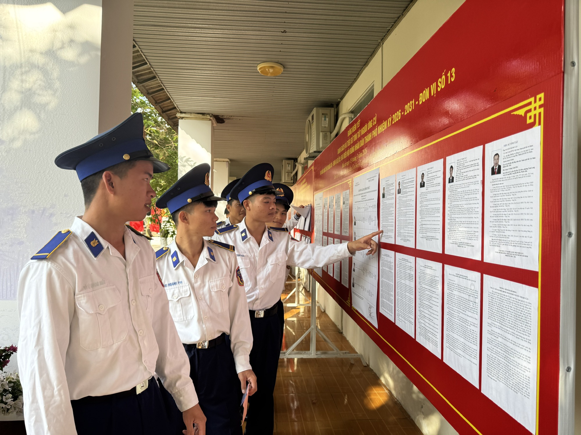 Cử tri Côn Đảo nô nức tham gia ngày bầu cử Quốc hội và HĐND 2026 - Ảnh 8.