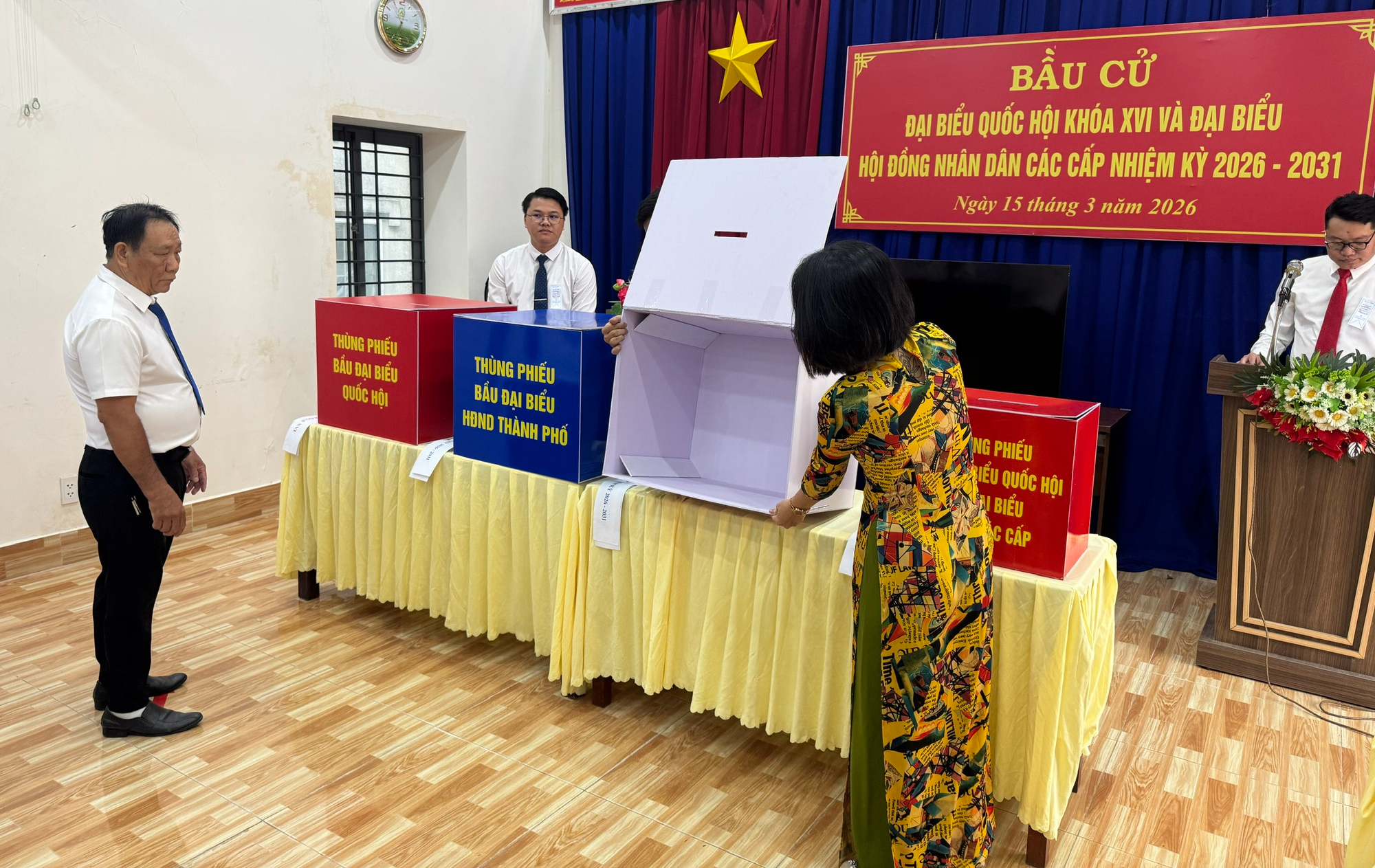 Cử tri Côn Đảo nô nức tham gia ngày bầu cử Quốc hội và HĐND 2026 - Ảnh 7.