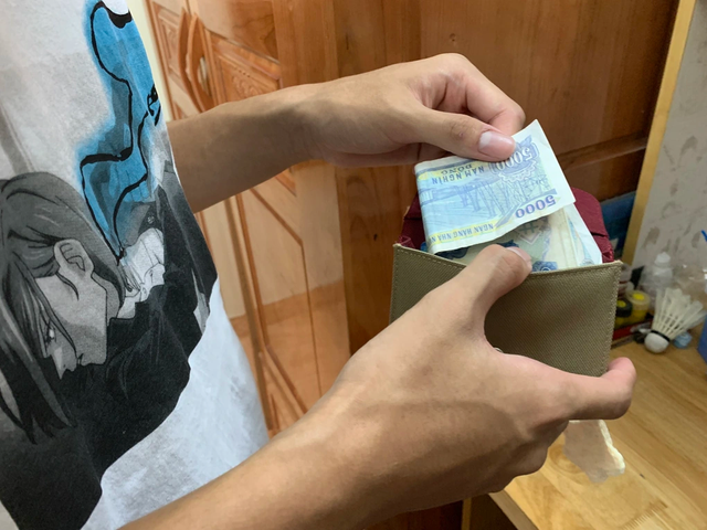 Một thói quen khiến sinh viên luôn hết tiền vào ngày 20 mỗi tháng - Ảnh 1.