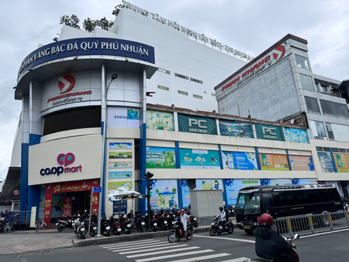 Bán lẻ điện máy: Sân chơi của vài "ông lớn" - Ảnh 1. Bán lẻ điện máy: Sân chơi của vài "ông lớn" - Ảnh 1.