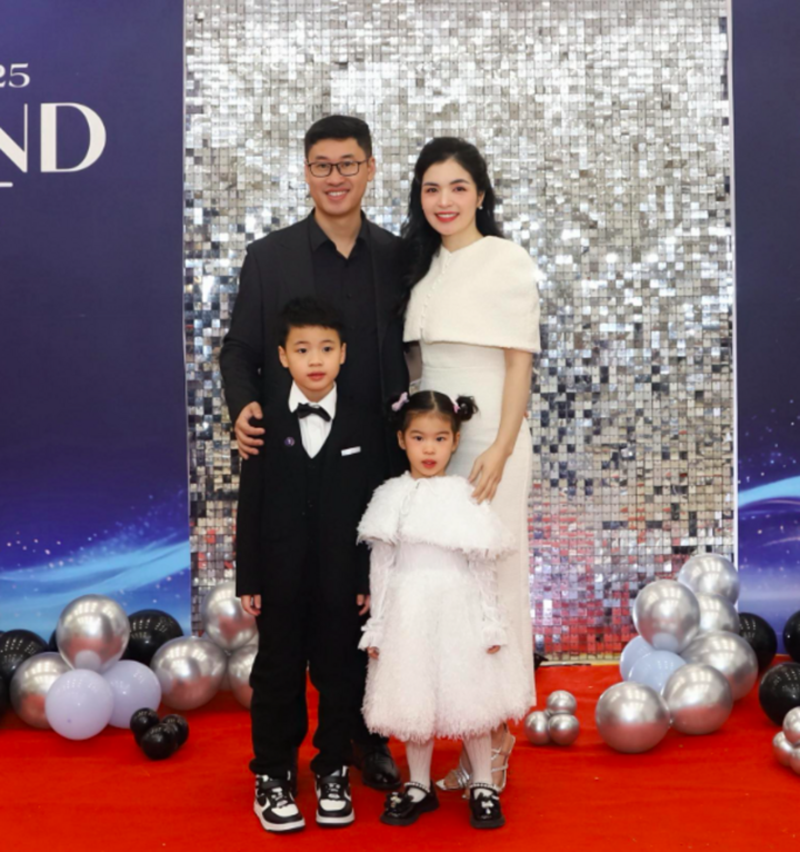 Vân Hugo và cuộc sống hạnh phúc bên chồng đại gia Sau nhiều biến cố - Ảnh 8. Vân Hugo và cuộc sống hạnh phúc bên chồng đại gia Sau nhiều biến cố - Ảnh 8.