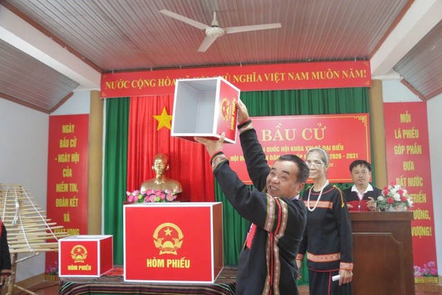 Đồng bào Tây Nguyên nô nức đi bầu cử - Ảnh 7.