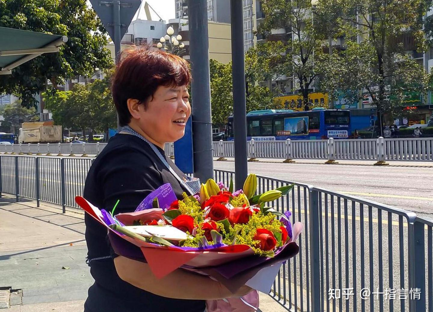 Hai cách tiết kiệm cho tuổi già: Bài học từ hai người hàng xóm sống khác nhau - Ảnh 1. Hai cách tiết kiệm cho tuổi già: Bài học từ hai người hàng xóm sống khác nhau - Ảnh 1.