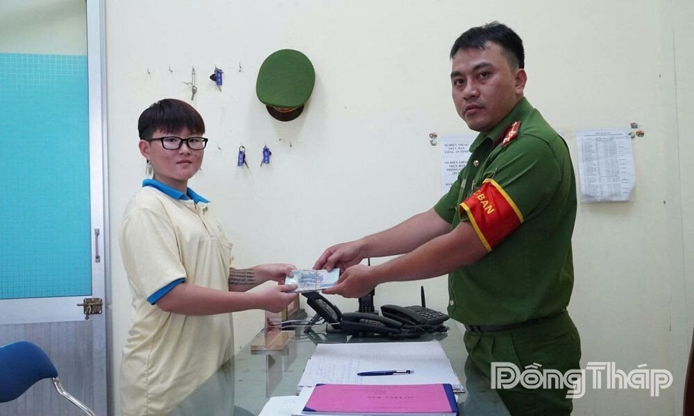 Hồng thúy Vy trả lại 30 triệu Đồng chuyển khoản nhầm , Hành động cao đẹp Giữa xã hội 2026 - Ảnh 1. Hồng thúy Vy trả lại 30 triệu Đồng chuyển khoản nhầm , Hành động cao đẹp Giữa xã hội 2026 - Ảnh 1.