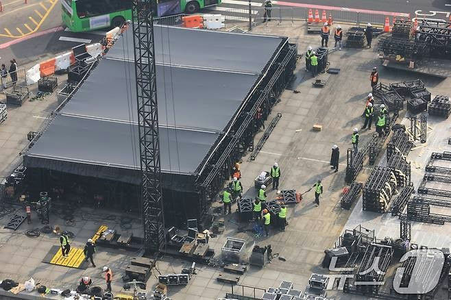 6.500 cảnh sát được điều động cho concert trở lại của BTS - Ảnh 3.