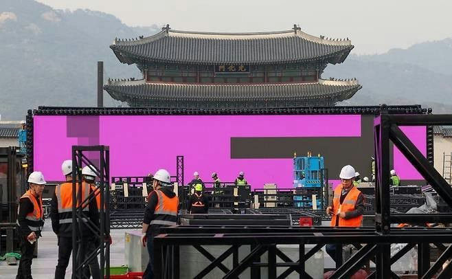 6.500 cảnh sát được điều động cho concert trở lại của BTS - Ảnh 2.