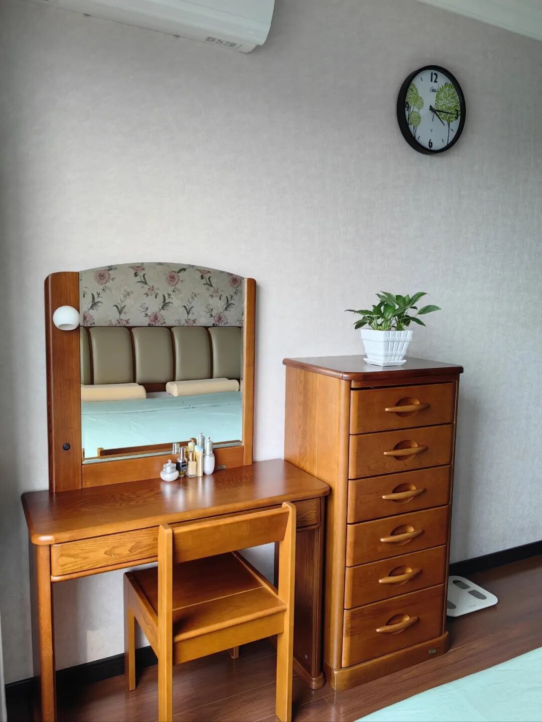 10 Thói quen giữ nhà sạch từ người phụ nữ 50 tuổi khiến tôi bất ngờ - Ảnh 2.