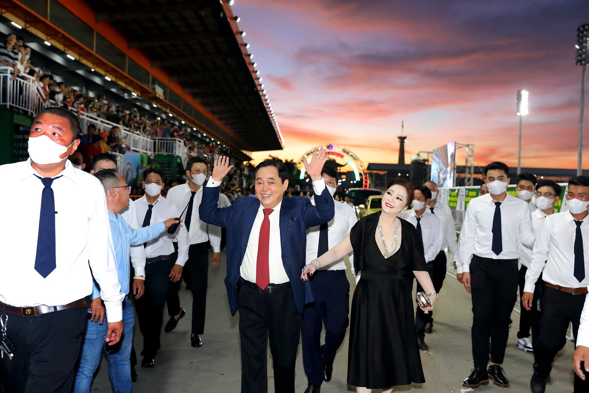 Khu du lịch Đại Nam của vợ chồng bà Nguyễn Phương Hằng sở hữu biển nhân tạo rộng hơn 21ha, lớn bậc nhất Việt Nam, có sức chứa lên đến 30.000 du khách- Ảnh 1. Khu du lịch Đại Nam của vợ chồng bà Nguyễn Phương Hằng sở hữu biển nhân tạo rộng hơn 21ha, lớn bậc nhất Việt Nam, có sức chứa lên đến 30.000 du khách- Ảnh 1.