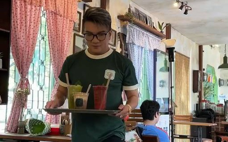 Đàm Vĩnh Hưng Lên tiếng về quán cafe vắng khách và thông tin nghỉ hát - Ảnh 1.