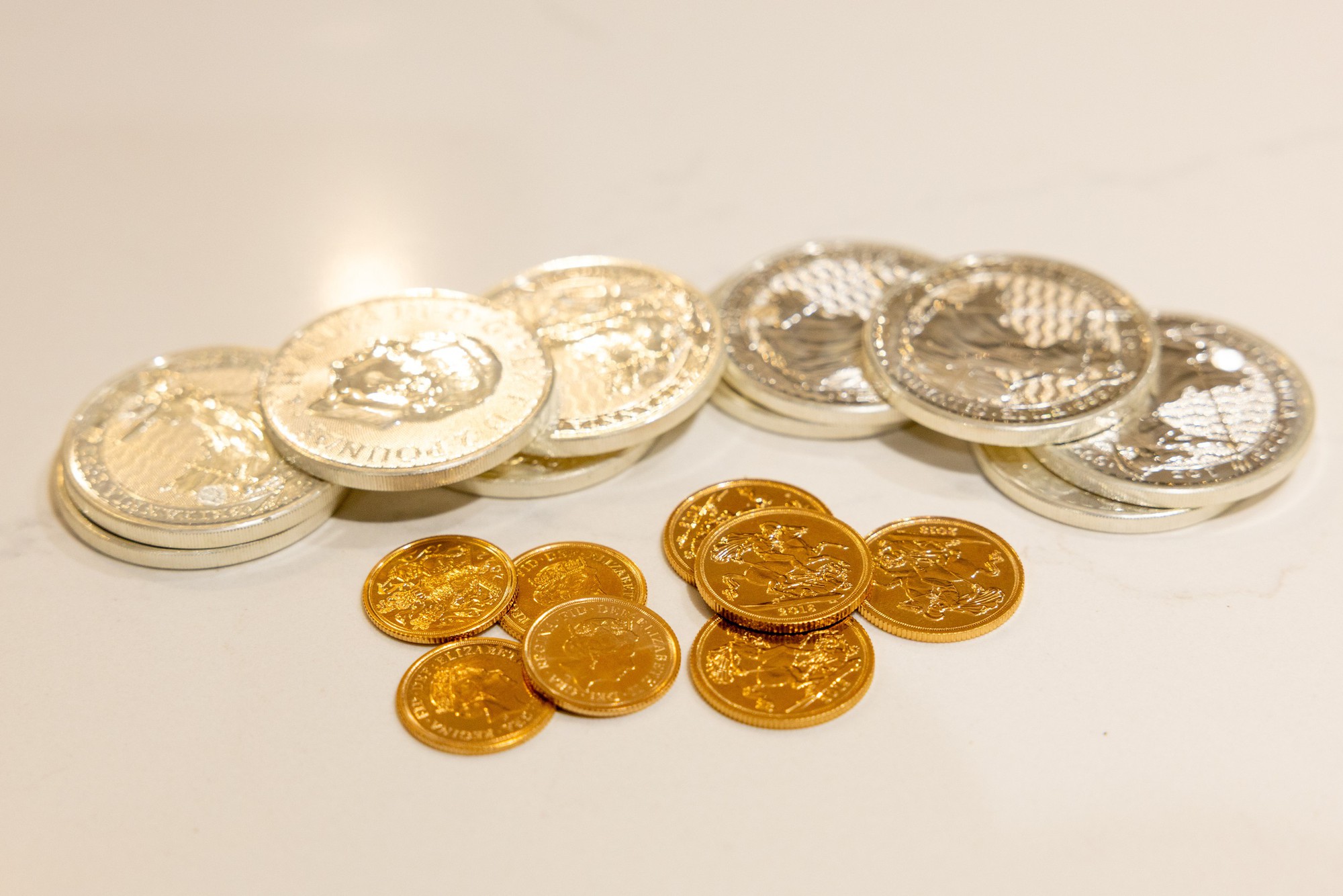 Mua vàng không phải vì “ham giá tăng”, đây mới là mục tiêu lớn nhất - Ảnh 2.