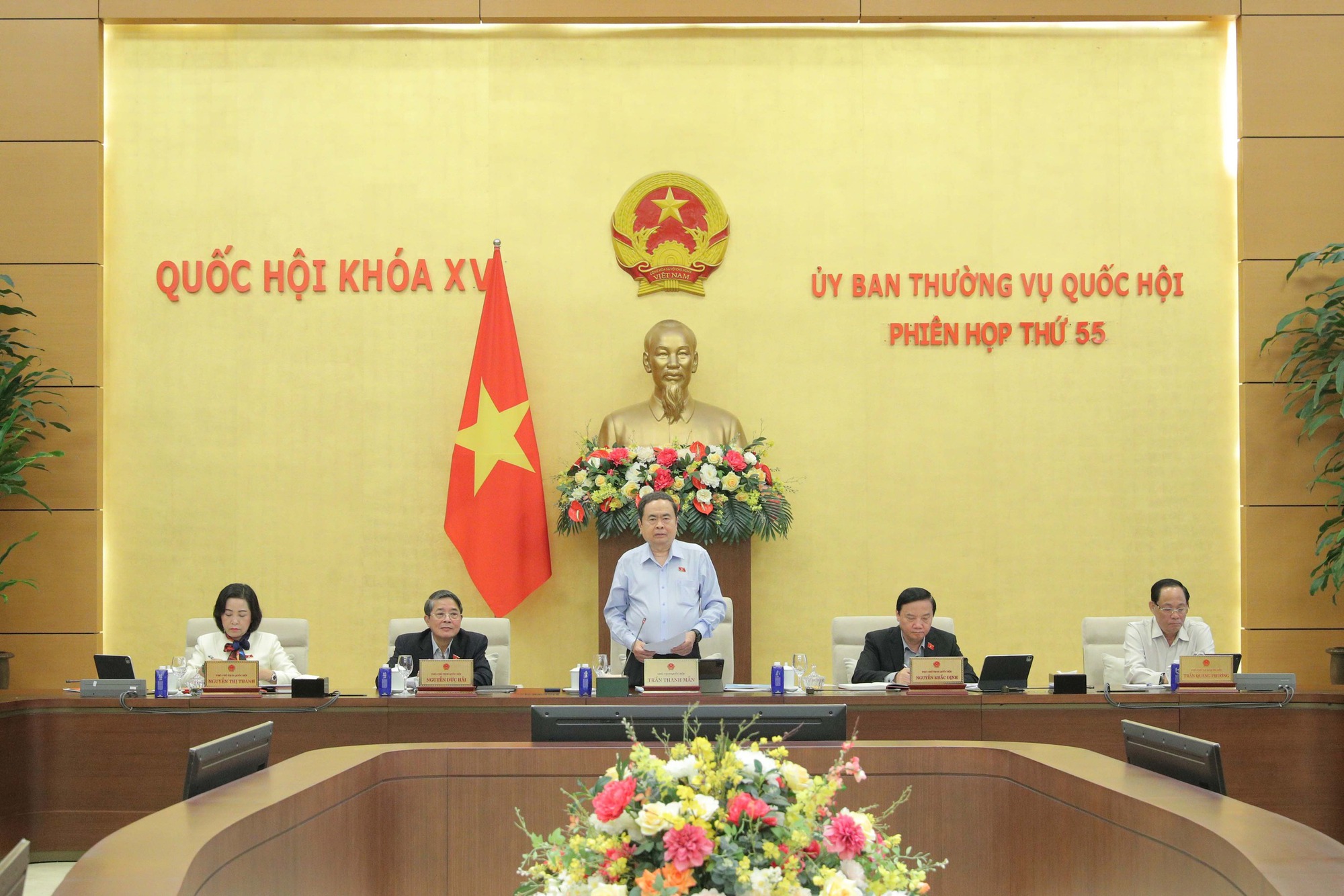 Phó Chủ tịch Quốc hội Nguyễn Khắc định đề xuất bỏ công chứng mua bán xe máy - Ảnh 1. Phó Chủ tịch Quốc hội Nguyễn Khắc định đề xuất bỏ công chứng mua bán xe máy - Ảnh 1.