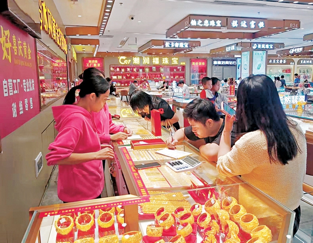 Quyết tâm mua vàng: Khi các “bà dì” quanh năm lo việc bếp núc đầu tư, kiến thức “bằng 0” vẫn khiến khối người phải nể!- Ảnh 2.