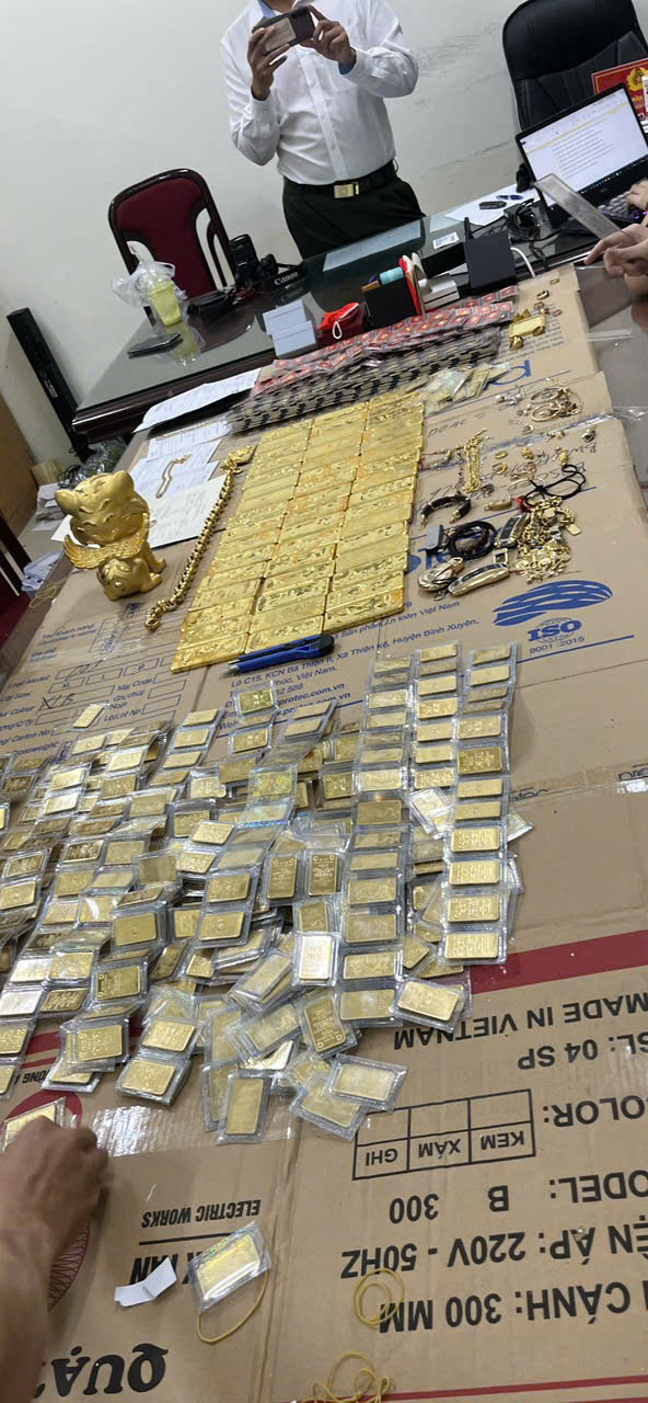 Khối tài sản khổng lồ của Mr Pips bị kê biên trong vụ lừa đảo tài chính 2026 - Ảnh 2. Khối tài sản khổng lồ của Mr Pips bị kê biên trong vụ lừa đảo tài chính 2026 - Ảnh 2.