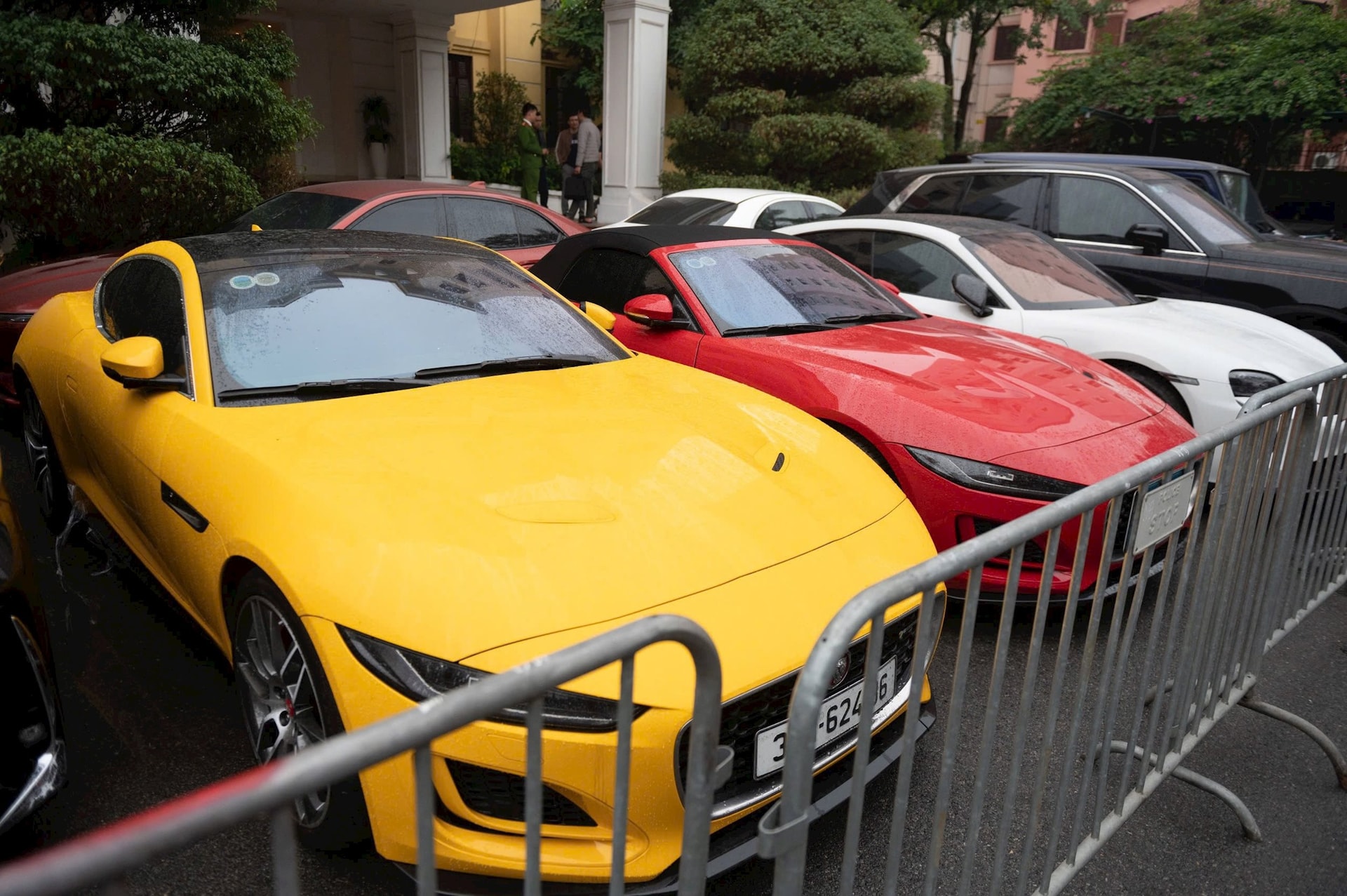 Khối tài sản khổng lồ của Mr Pips bị kê biên trong vụ lừa đảo tài chính 2026 - Ảnh 11. Khối tài sản khổng lồ của Mr Pips bị kê biên trong vụ lừa đảo tài chính 2026 - Ảnh 11.