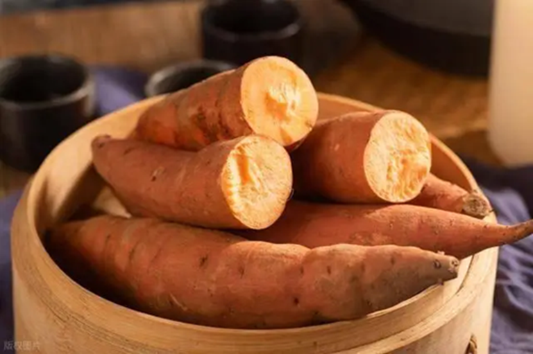 Người đàn ông 55 tuổi mắc tiểu đường ngày nào cũng ăn khoai lang, 5 tháng sau đi khám, bác sĩ vội hỏi: "Ông đã làm gì?" - Ảnh 2.