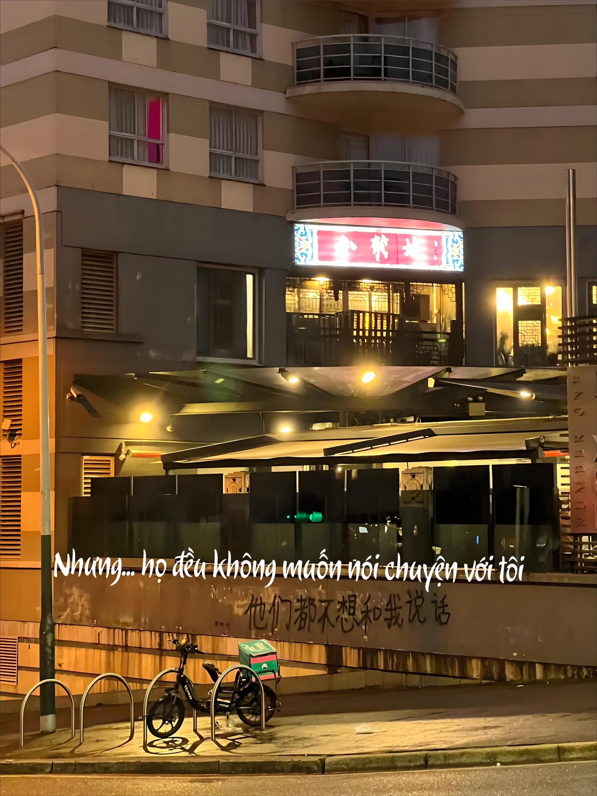 Dòng chữ trên bức tường ở Sydney làm hàng triệu du học sinh "vụn vỡ": Hóa ra một mình mới là bài học đắt giá nhất - Ảnh 1.