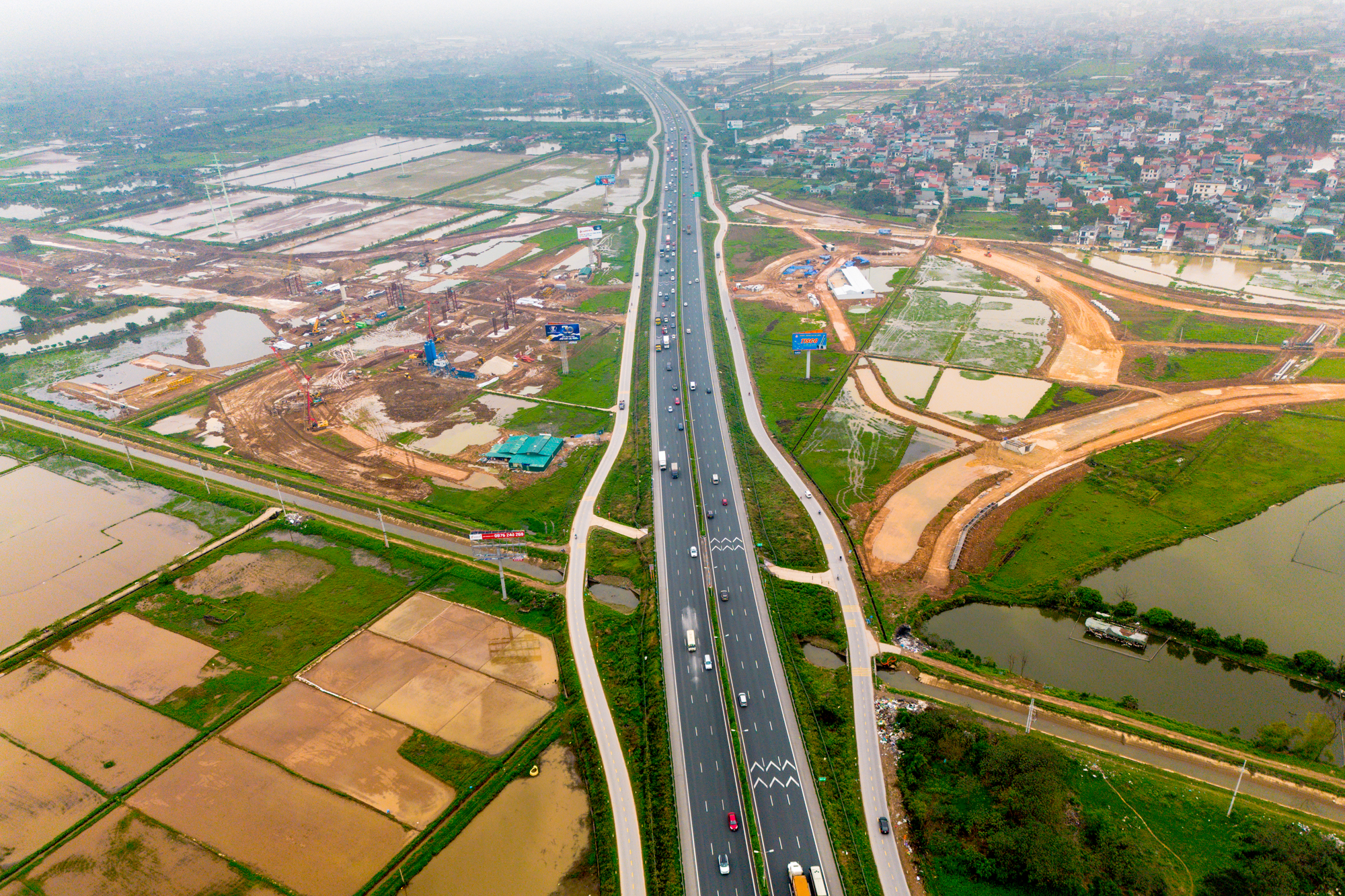 Toàn cảnh tuyến đường tốc độ cao đầu tiên của Việt Nam sắp được đầu tư 22.000 tỷ, kết nối Hà Nội với đại đô thị lớn nhất của Vinhomes - Ảnh 12.