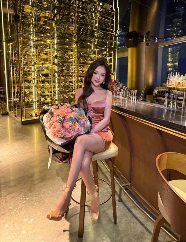 Mỹ nhân U40 vẫn đẹp như đôi mươi, khiến đại gia si mê suốt 13 năm, tặng biệt thự 100 tỷ - Ảnh 5.